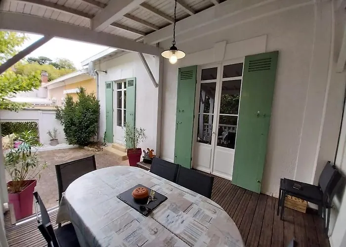 Holiday home Centre - 600 M De La 4 8 Couch *