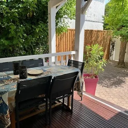 Centre - 600 M De La 4 8 Couch Ferienhaus