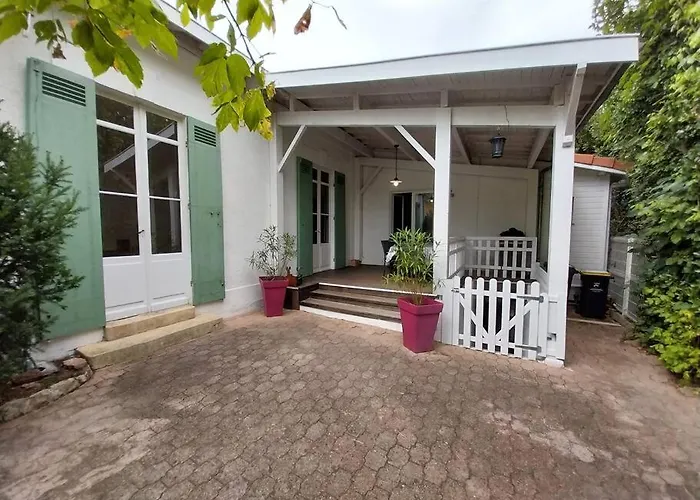 Centre - 600 M De La 4 8 Couch